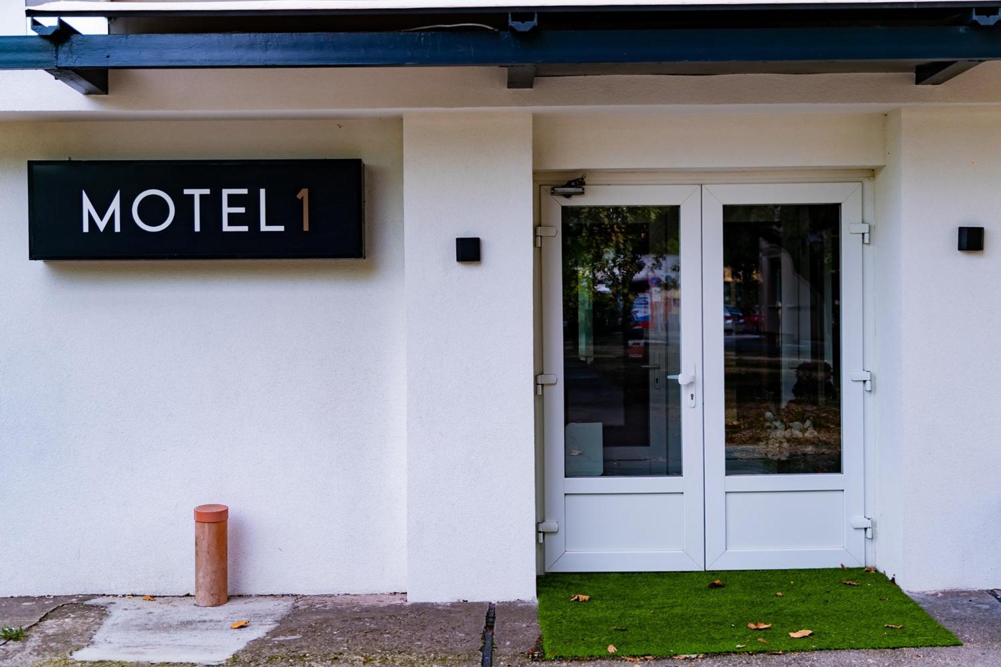 Dunaújváros Motel1- A Megfizetheto Luxus! מראה חיצוני תמונה