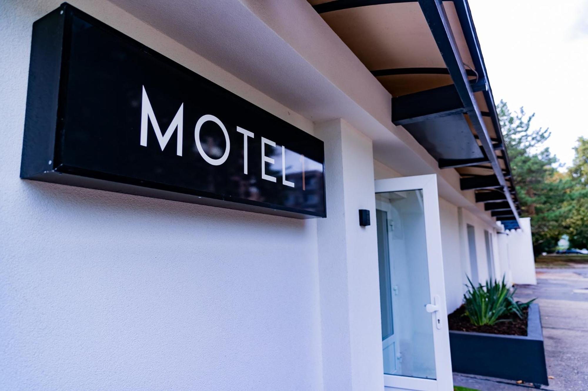 Dunaújváros Motel1- A Megfizetheto Luxus! מראה חיצוני תמונה